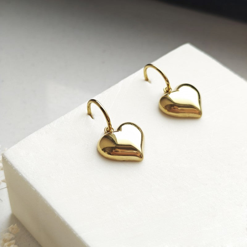 Kolczyki ze stali szlachetnej pozłacane 14k złotem, sztyft serca KST3717